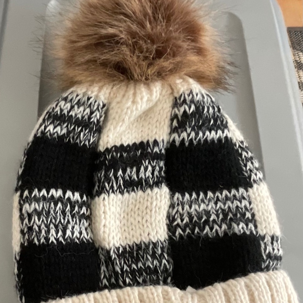 NWOT Black and white plaid cuffed pompon hat with fleece lining